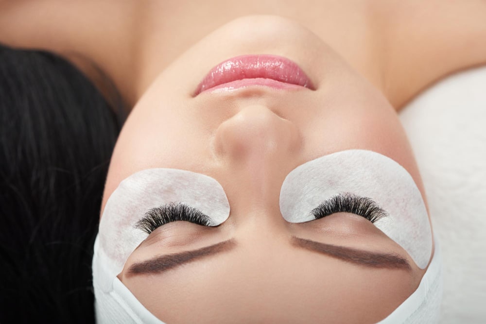 photo comparison womans normal fake enlarged lashes